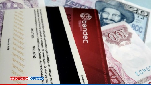 Robaron más de 1 millón de pesos y 7 mil dólares a clientes bancarios