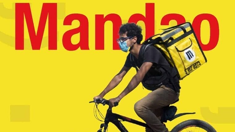 Jóvenes cubanos crean un negocio privado de mensajería
