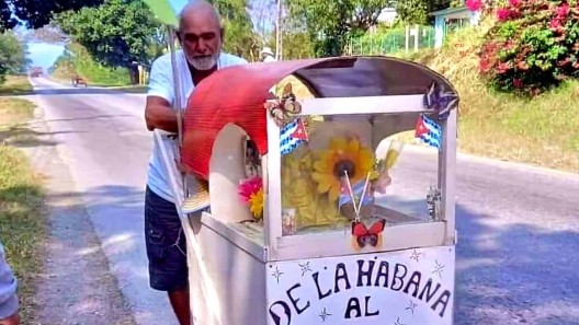 La historia de fe del padre cubano que camina de La Habana al Santuario del Cobre