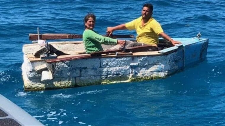 Rescatan a balseros cubanos en el Canal de Yucatán