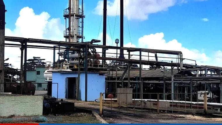 Locomotora provoca incendio en refinería cubana