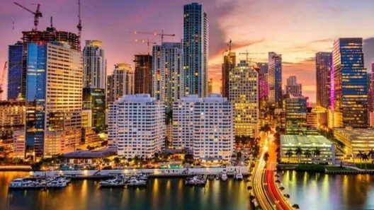 Supervisor cubano es acusado en Miami Beach de desviar recursos públicos para su beneficio