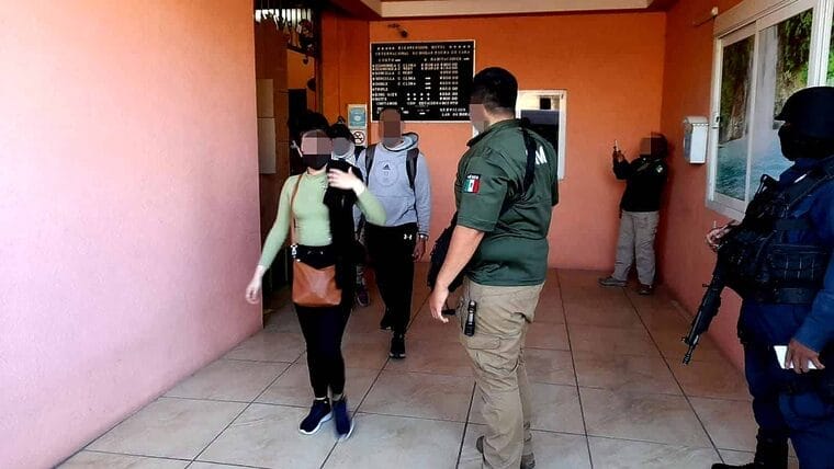 Descubren a 134 migrantes cubanos en un hotel en México
