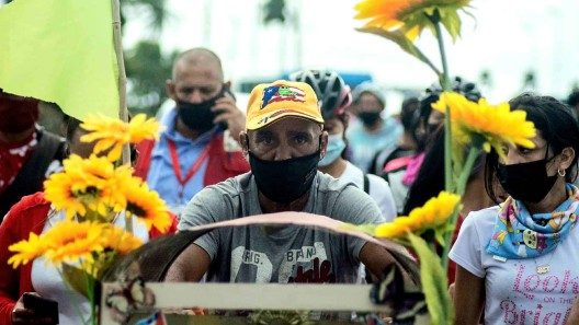 Hijo enfermo del cubano caminante al Cobre se unirá a él: “Es mi héroe”