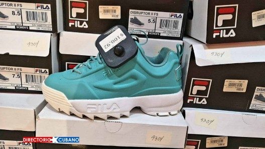 Zapatillas FILA de 100 dólares y otros productos de tienda en La Habana