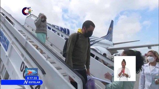 Llegan a Cuba restos mortales de fallecidos en accidente en México