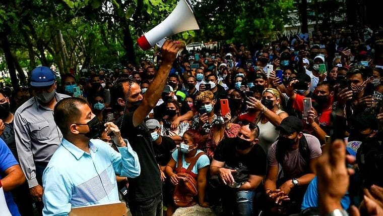 Cuba exige que paren los obstáculos abusivos a viajeros cubanos