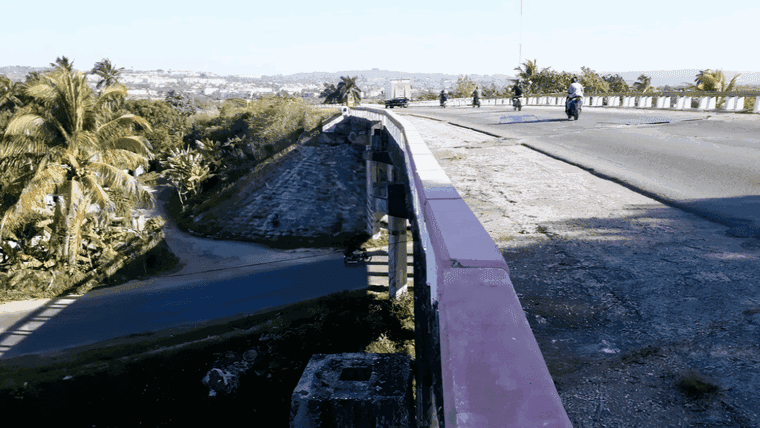 Cierran puente elevado en Matanzas a punto del colapso