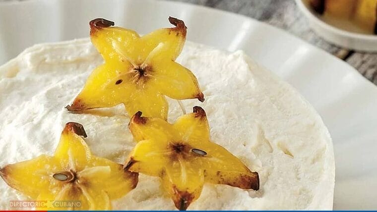 Tarta helada de queso y carambola