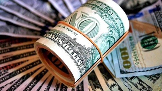 Rusia limita a 10 mil dólares la retirada de efectivo