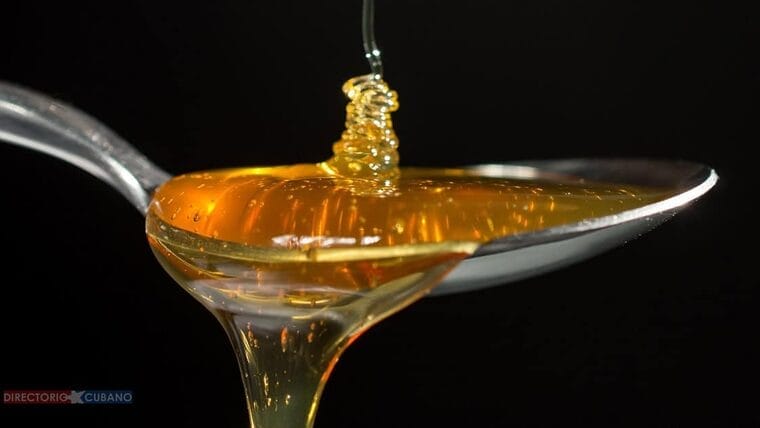 Maestría en cómo hacer almíbar (o caramelo) en casa