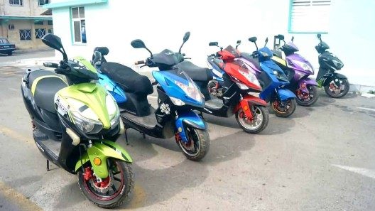 Cuatro personas detenidas en La Habana por robos múltiples de motos eléctricas