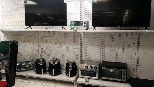 Electrodomésticos en dólares y aceite en moneda nacional: “colas infernales” en Carlos III