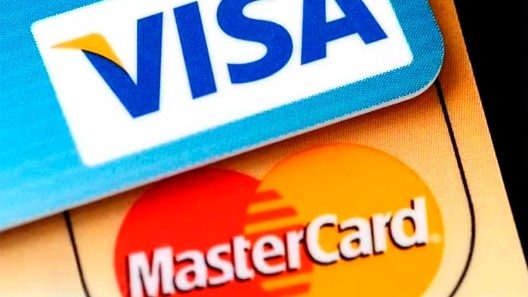Visa y Mastercard suspenden operaciones en Rusia