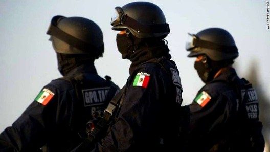 La policía mexicana descubre a migrantes cubanos encerrados en el cuarto de máquinas y el pozo de un hotel