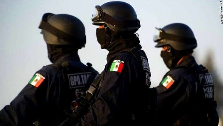 La policía mexicana descubre a migrantes cubanos encerrados en el cuarto de máquinas y el pozo de un hotel