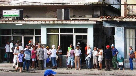 El pago a los jubilados en Cuba está asegurado, señaló directivo del Banco Central