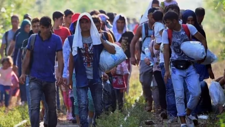 Hallan a más de 900 migrantes cubanos escondidos en México