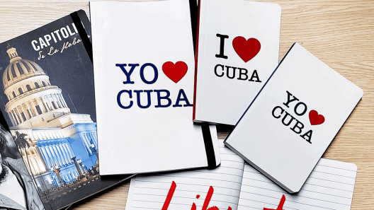 Nueva tienda de venta de artesanías, suvenires y libros en pesos cubanos