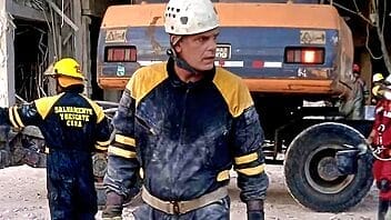 Teherán Aguilar, el actor cubano que es bombero y voluntario de rescate en Hotel Saratoga