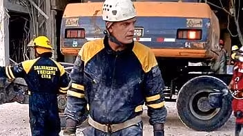 Teherán Aguilar, el actor cubano que es bombero y voluntario de rescate en Hotel Saratoga