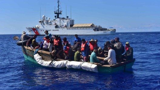 Guardia Costera de Estados Unidos repatria nuevo grupo de cubanos