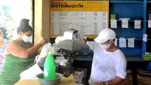 Se hace un «esfuerzo extraordinario» para entregar la cuota del mes, asegura ministra de Comercio