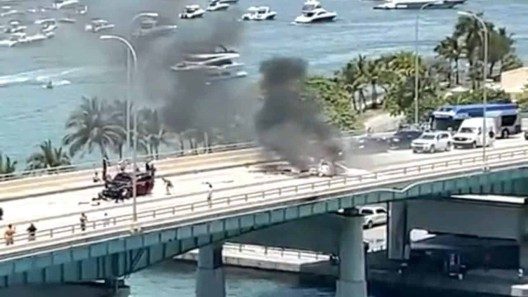 Avioneta cae en puente de Miami, se reporta 1 fallecido y varios heridos