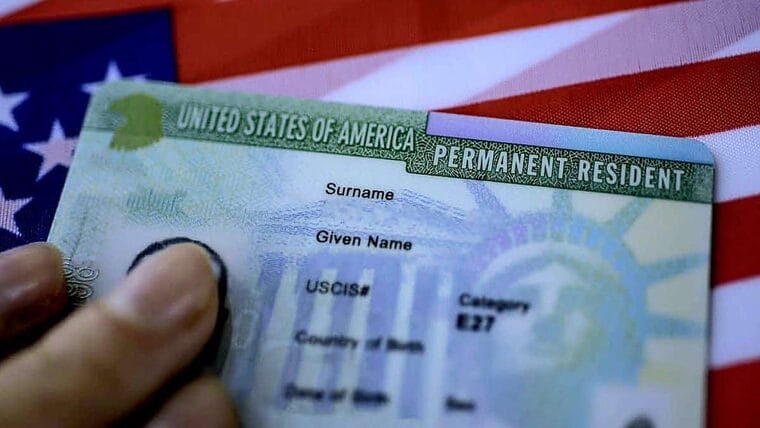 Evite perder la Green Card y ser deportado