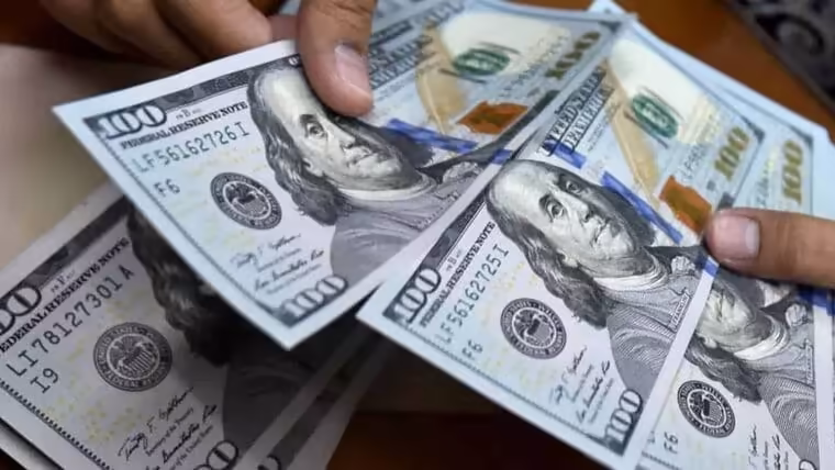 El precio del dólar en Cuba sigue bajando ¿es más inteligente vender o comprar USD?