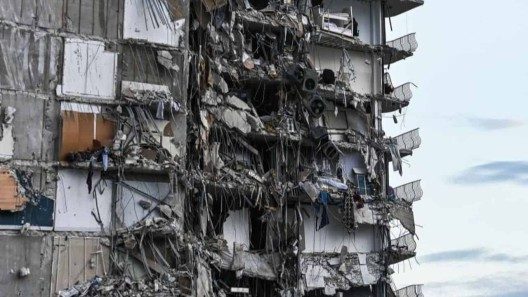 Entregarán 997 millones de dólares a las víctimas del derrumbe del Surfside