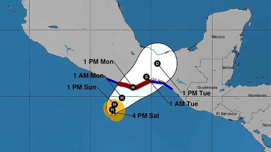 Primer huracán del año cobra fuerza frente a las costas mexicanas