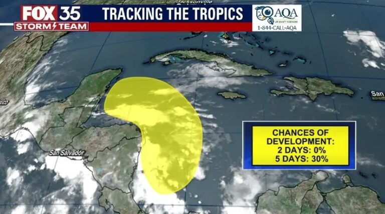 El tiempo en Cuba hoy. El equipo de tormentas del Centro Nacional de Huracanes de Miami está rastreando un área de baja presión en el Mar Caribe.
