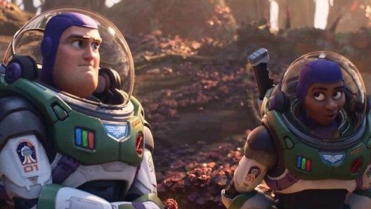 Animado “Lightyear», prohibido en más de 14 países por beso entre mujeres