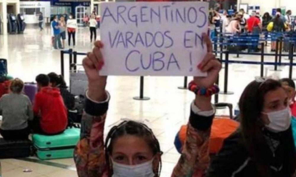 Más de 100 turistas argentinos varados en Cuba por escándalo de aerolínea venezolano-iraní