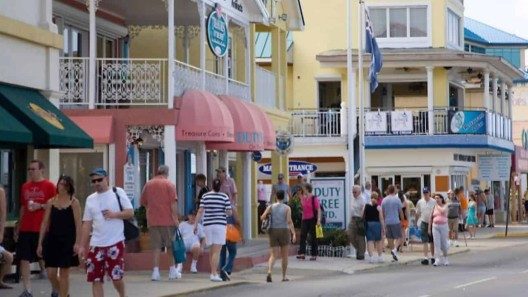 Los que contraten a migrantes cubanos en Islas Caimán serán castigados por la ley
