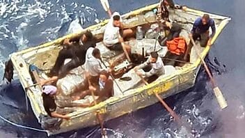 16 balseros cubanos son rescatados por un crucero en medio del mal tiempo