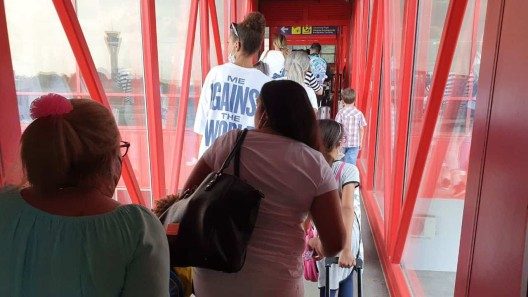 Mantienen prórroga de estancia ininterrumpida en el exterior para cubanos con pasaporte vencido