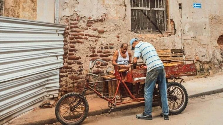 Sigue cayendo el poder adquisitivo de los cubanos. Economista sugiere aumento de salarios en Cuba