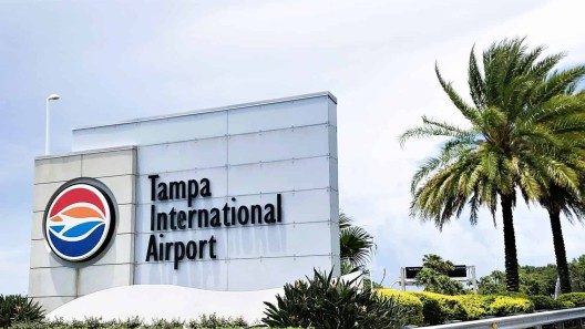 Cierran los aeropuertos de Florida ante cercanía de Huracán Idalia