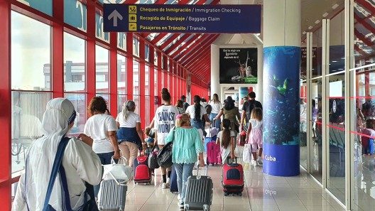 Empresa aeroportuaria advierte sobre uso de formulario online para entrar a Cuba