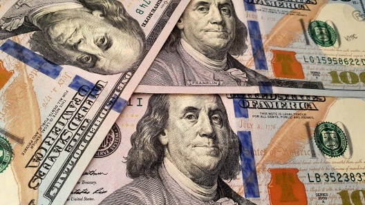 ¿Más de 80 pesos? ¿A cuánto venderá el gobierno el dólar en Cuba?