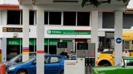 Comienza el proceso para eliminar cobro de combustible en efectivo en Cuba