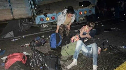 Accidente de camión en México deja a migrantes cubanos heridos. Los indocumentados culpan a la policía