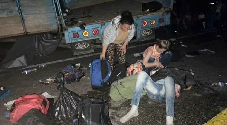 Accidente de camión en México deja a migrantes cubanos heridos. Los indocumentados culpan a la policía