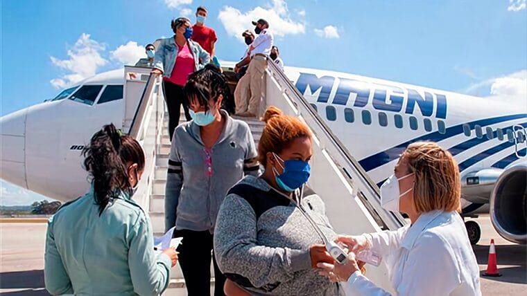 Un grupo de 47 migrantes cubanos es devuelto por México
