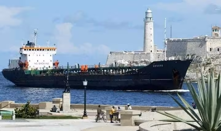 Barcos de combustible que compra Cuba