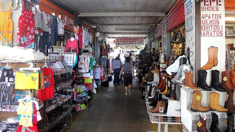 Incendio en gran mercado de Miami deja un herido