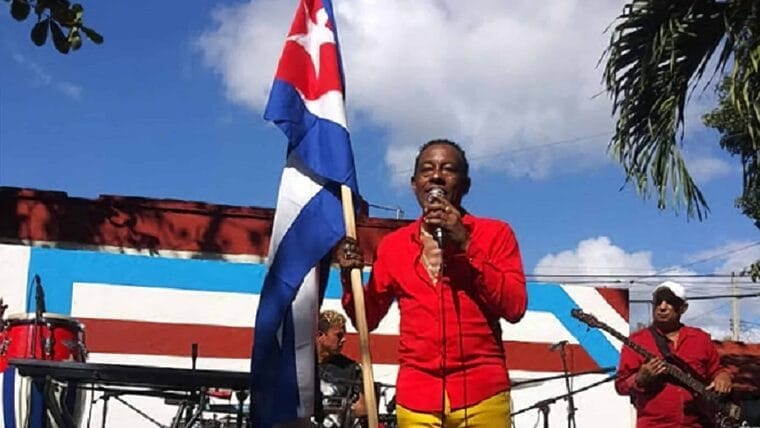 Cándido Fabré publica letra de canción a los migrantes cubanos