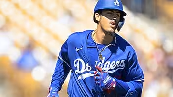 Brillan peloteros cubanos en Juego de Futuras Estrellas de MLB